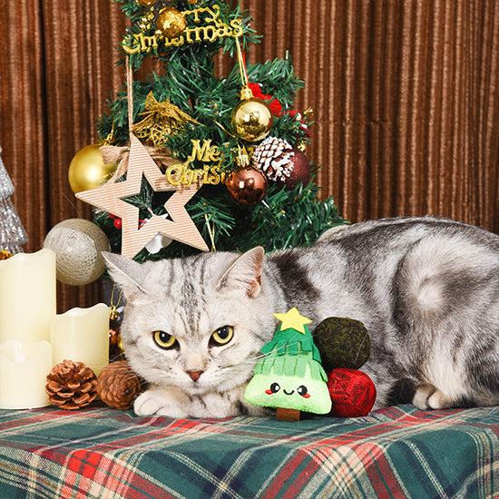 Holiday Feline  – Xmas Tree